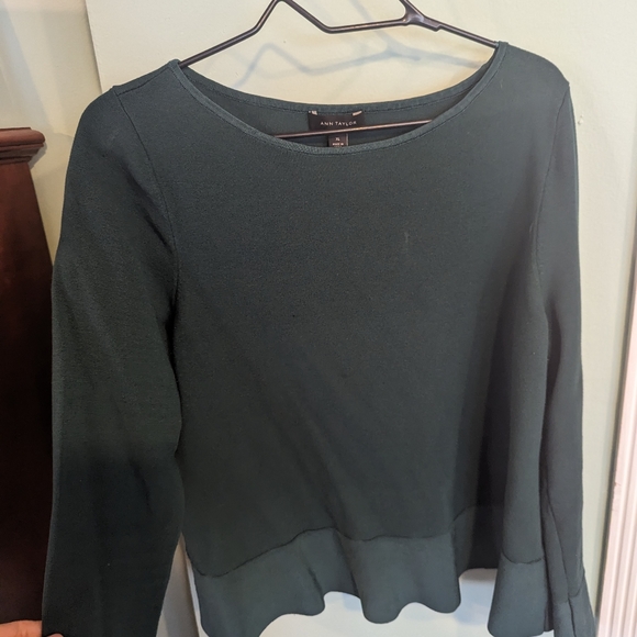 Ann Taylor XL dark green sweater with flowy sleeves - Picture 3 of 3